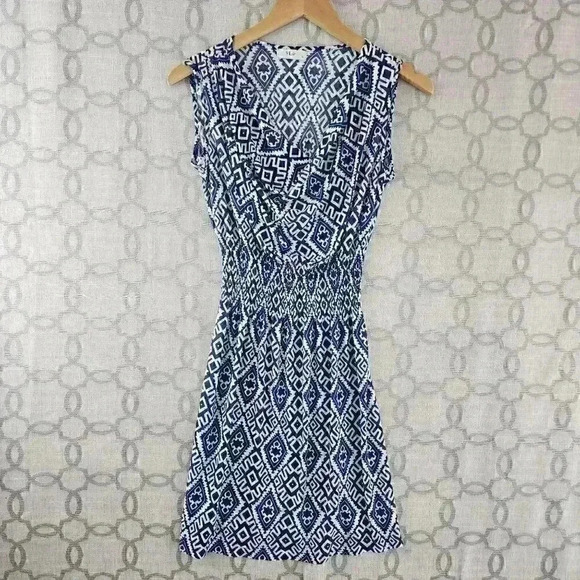 VLD Dresses & Skirts - VLD Sleeveless Draped Neckline Geomatic Print Mini Dress S -391/6